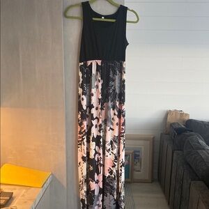 Size Small-Floral Maxi Dress - Black & Pink